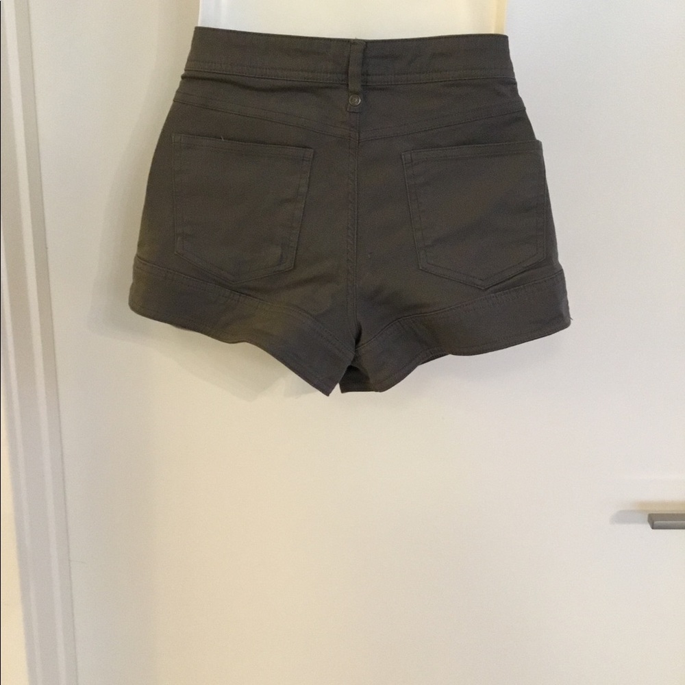 Max Rave.  Gray Short. Size 9 $40 - Picture 9 of 11